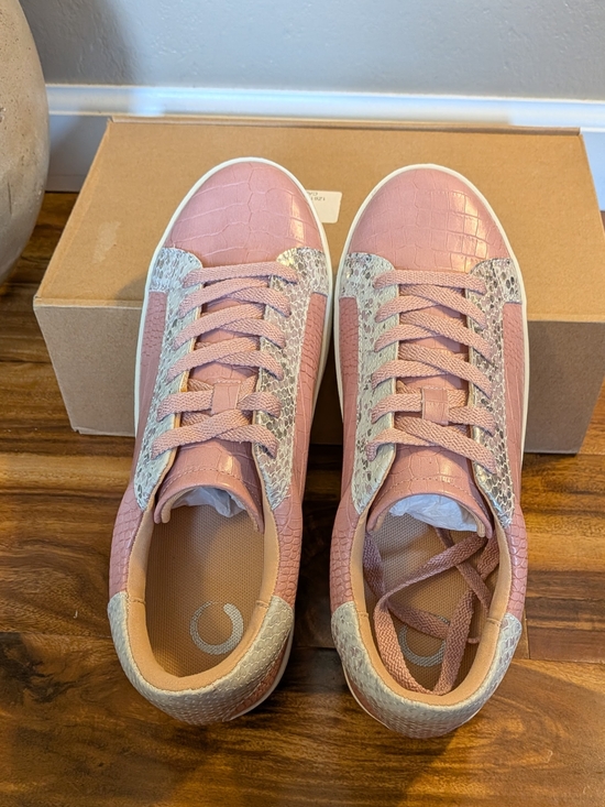 Journee Collection Shoes - NWT! Journee Collection Lace Up PINK Crocodile Print Sneakers Size 8.5M